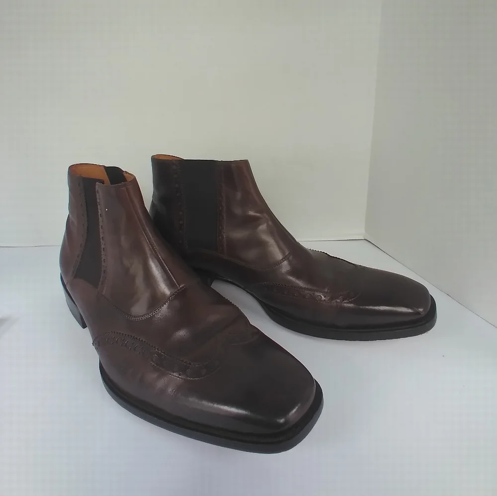 Kenneth Cole New York command attention